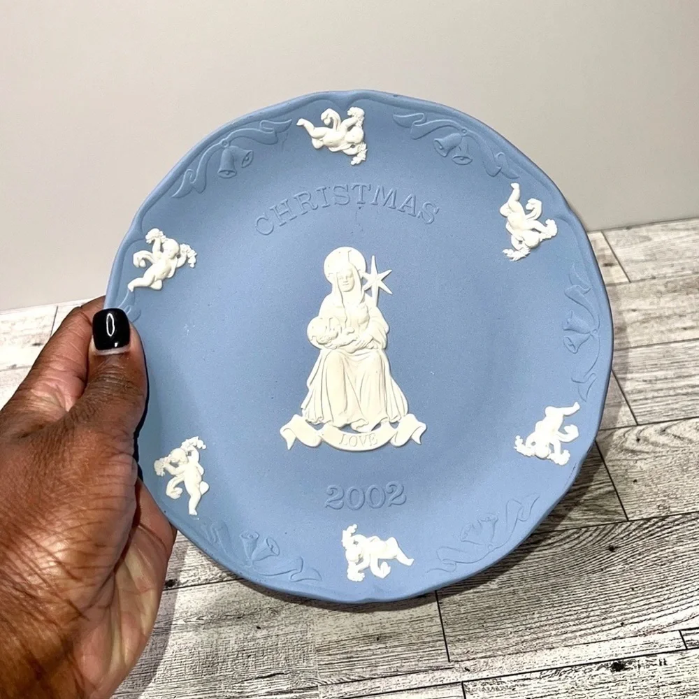 Wedgwood 2002 Japsperware Christmas Plate Love